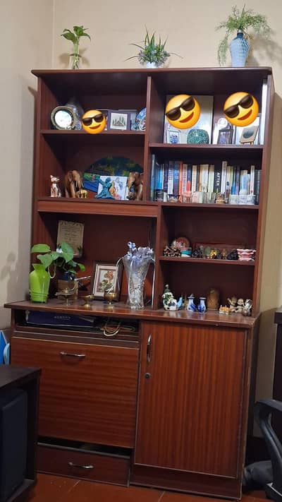 Book shelf in good condition