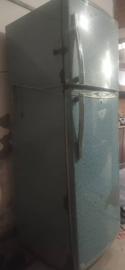 Refrigerator / fridge