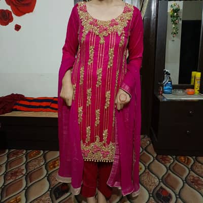 Colour shocking pink age 6 months old