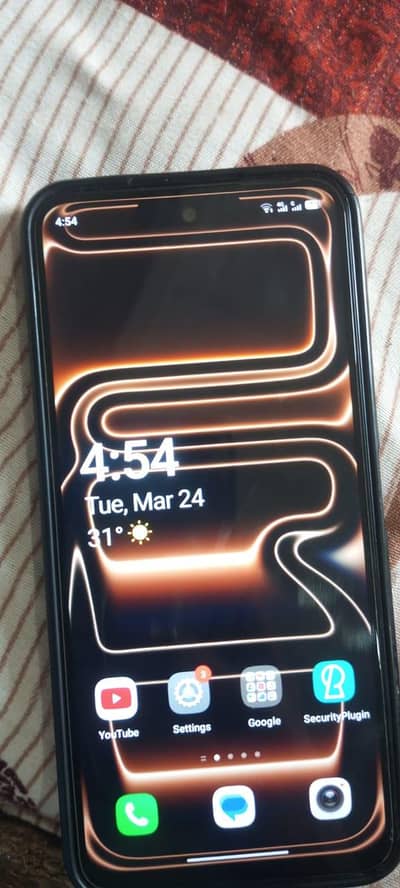 bhai sirf 4mah use howa ha new condition ha 17 pro ka banaya howa ha