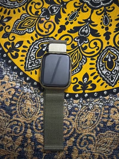 Apple Watch series 7 gold