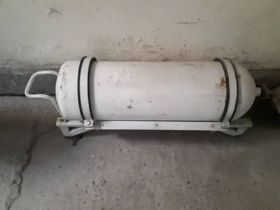 MEHRAN CNG CYLINDER AND GAS KIT FOR SALE