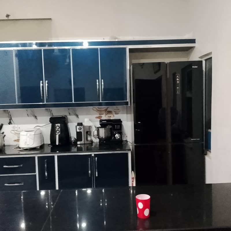 کارنر اٹھ مرلہ خوبصورت ڈبل سٹوری برائے فروخت 3