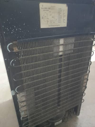 Refrigerator kam use bedroom size achi halat mein hai