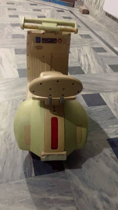 Baby walker/ kids ride-on skooter for sale