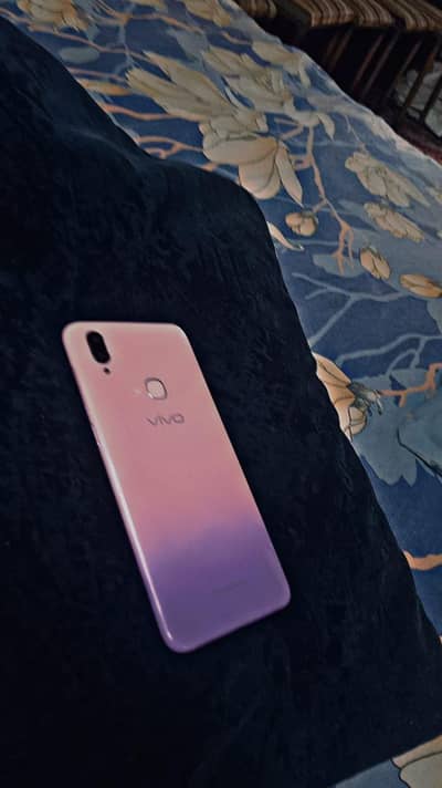 vivo v11i non pta 8gb 256gb kit mobile hai urgent sale karna hai