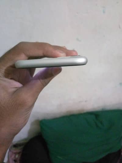 iPhone 11 jv 10 by 9 water pack battery health 75