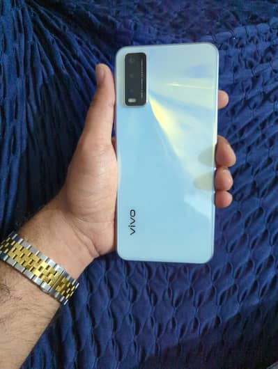 vivo y20, 10/10 condition, genuine charge with box
