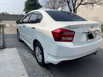 Honda City 1.5 Aspire 2018 Reg 2019 totally geniune paint. Second owner