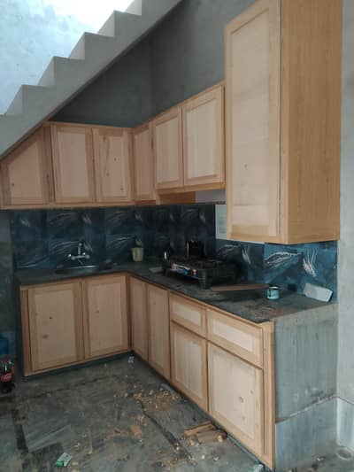 گوجرہ کارپینٹر گھروں میں افس میں کام