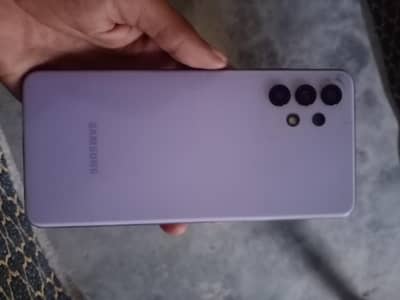 Samsung a32 6gb ram 128 gb room