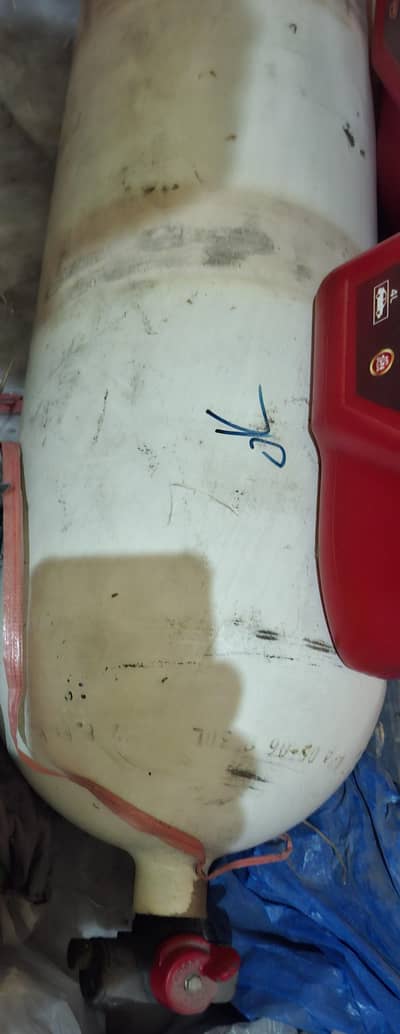 CNG cylinders from Suzuki Liana. in Perfect Condition