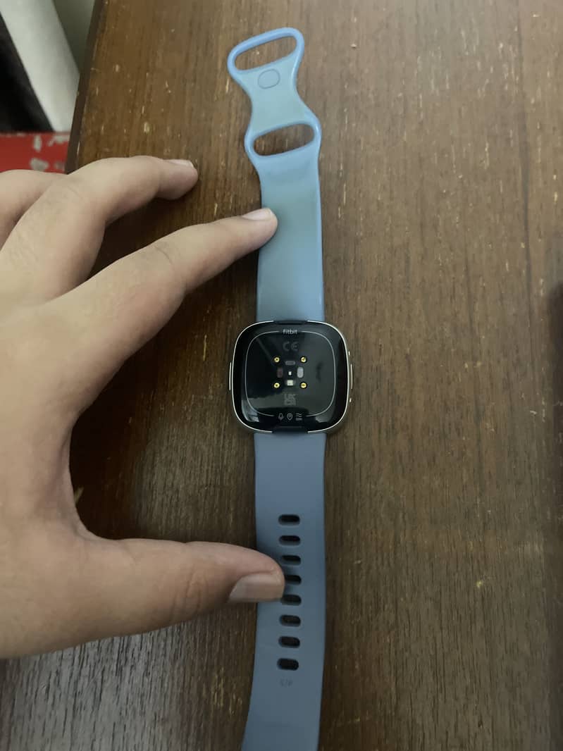 Fitbit Versa 4 1