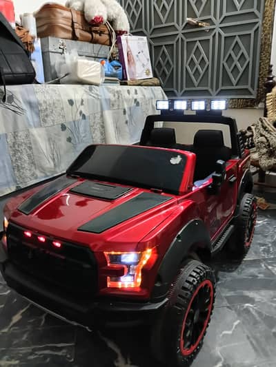 Kides Jumbo size rapter car 10/10 condition looking like new