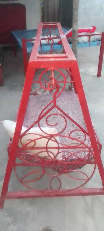 lohay ky achi quality se banna hva hain jhoola