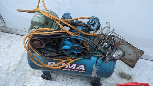 PUMA Air Compressor Heavy Duty-Working Condition with spray gun