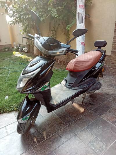 YJ Future Azadi Electric Scooty for Sale – Excellent Condition