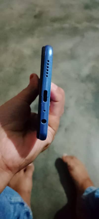 box be h mobail bohot axha he chalna me vesy ki need h to seel kar rah