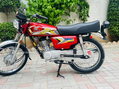 Honda 125 model 2025 condition 10/10 sat new silencer hn