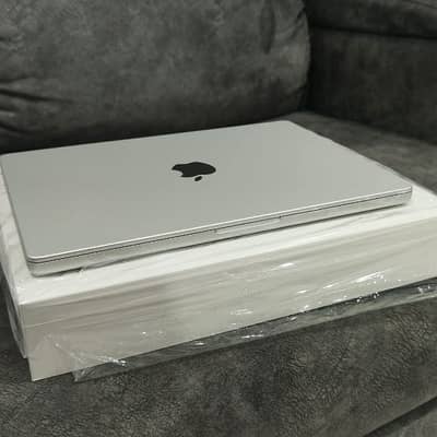 Apple MacBook Pro M2 Max 1TB SSD With Complete Box