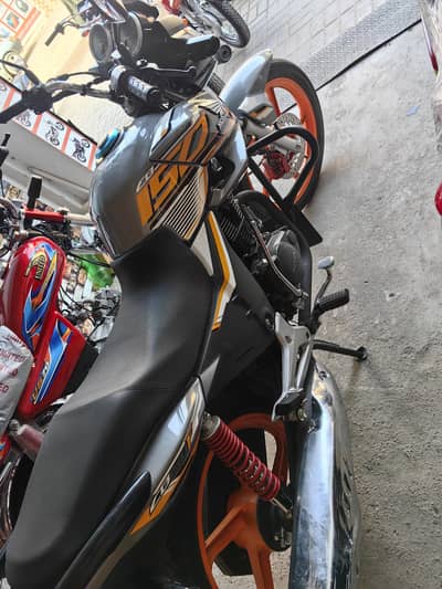 Honda cb 150f condition like new