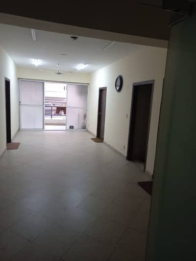 Carpeted room available for rent in E11 4