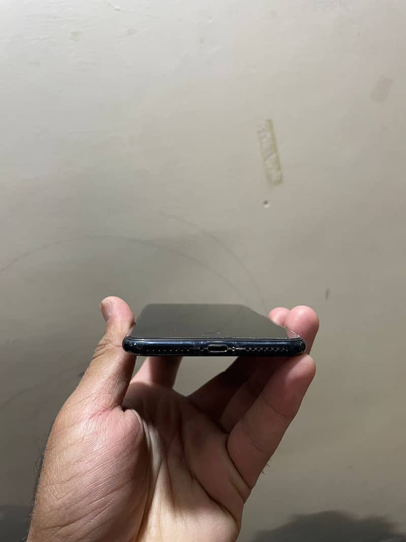 Apple iPhone 7 Plus 3