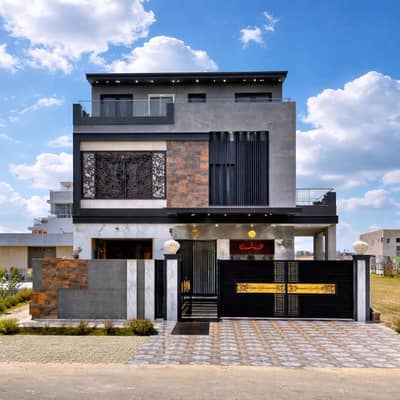 Luxary 10 Marla Main Boulevard House for Sale in Central Park Housing Scheme, Lahore