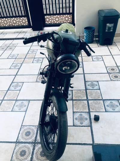 Suzuki 150 converted to cafe racer