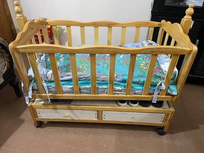 High Qualtiy Baby swing/Baby cot (Excellent Condition)