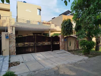 1 Kanal 4 beds old House demand 465 Lac sector B IEP Town close to NFC