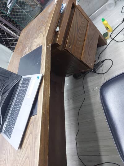 office tabel verly storng   call 03224213110