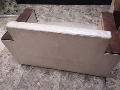 2 seater Hain condition 50/50 hai