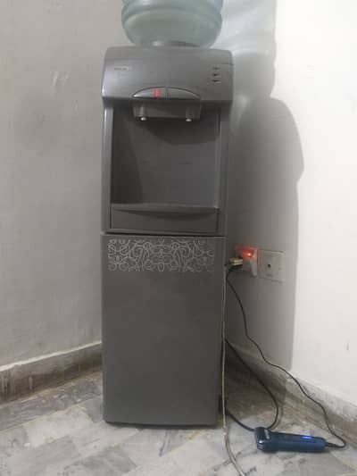 Water dispenser with small refrigrator