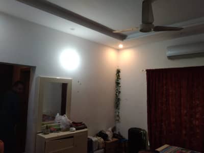 1 Kanal Upper Portion Available For Rent