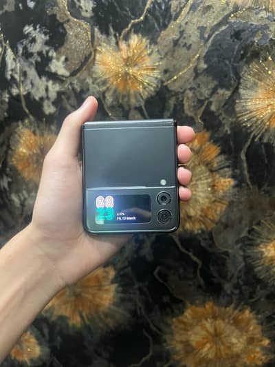 Samsung Zflip3 exchange possible with iphone