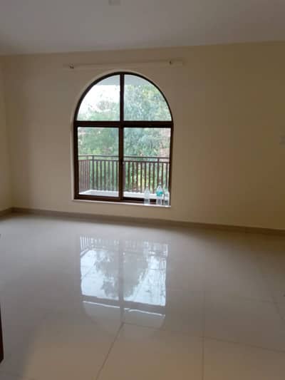 F-10 DOUBLE STORY HOUSE WITH BASEMENT 400SQY 4BEDROOMS TILED FLOOR 2CARS PARKING