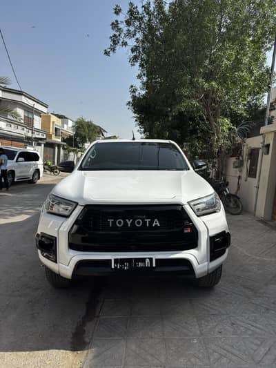 Hilux gr-s 2023 [  URGENT SALE ]