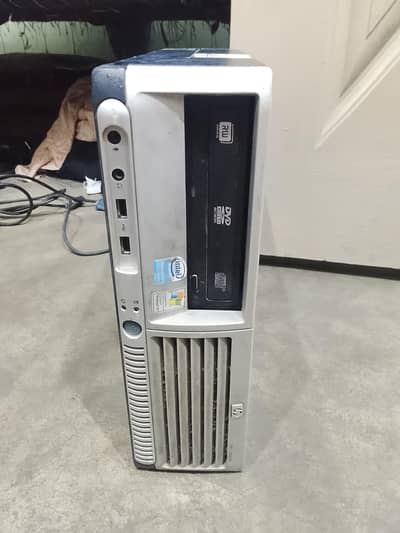 Intel 4 CPU monitor and keyboard available in god condition