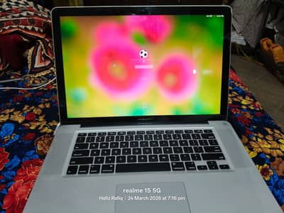 MacBook Pro | Core i7 | 8GB RAM | 500GB  | Intel HD Graphics