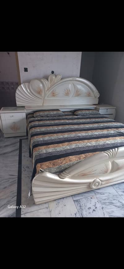 Behtreen bed And dressing table