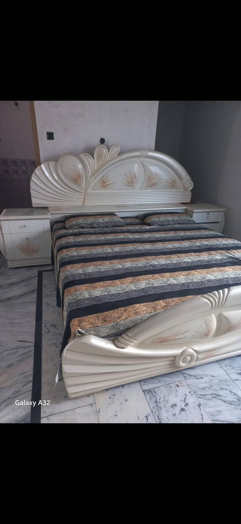 Behtreen bed And dressing table 0