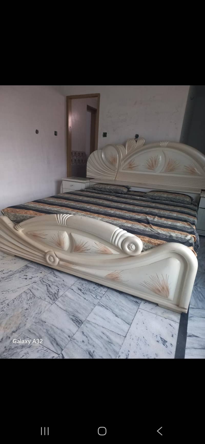 Behtreen bed And dressing table 1