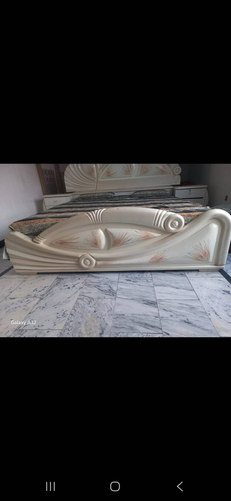 Behtreen bed And dressing table 3