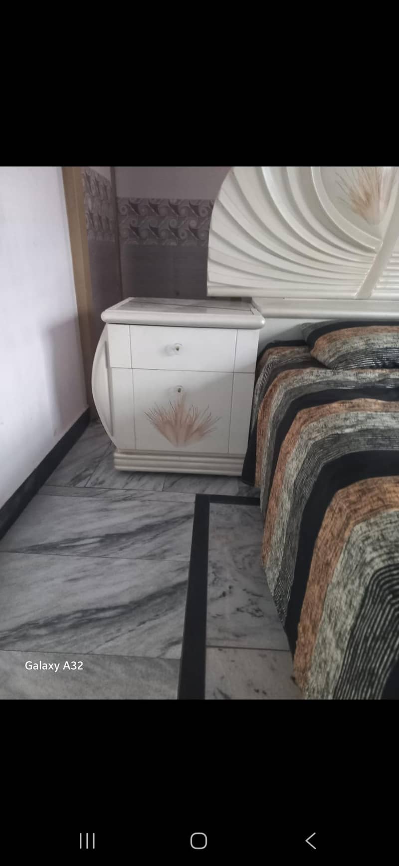 Behtreen bed And dressing table 4