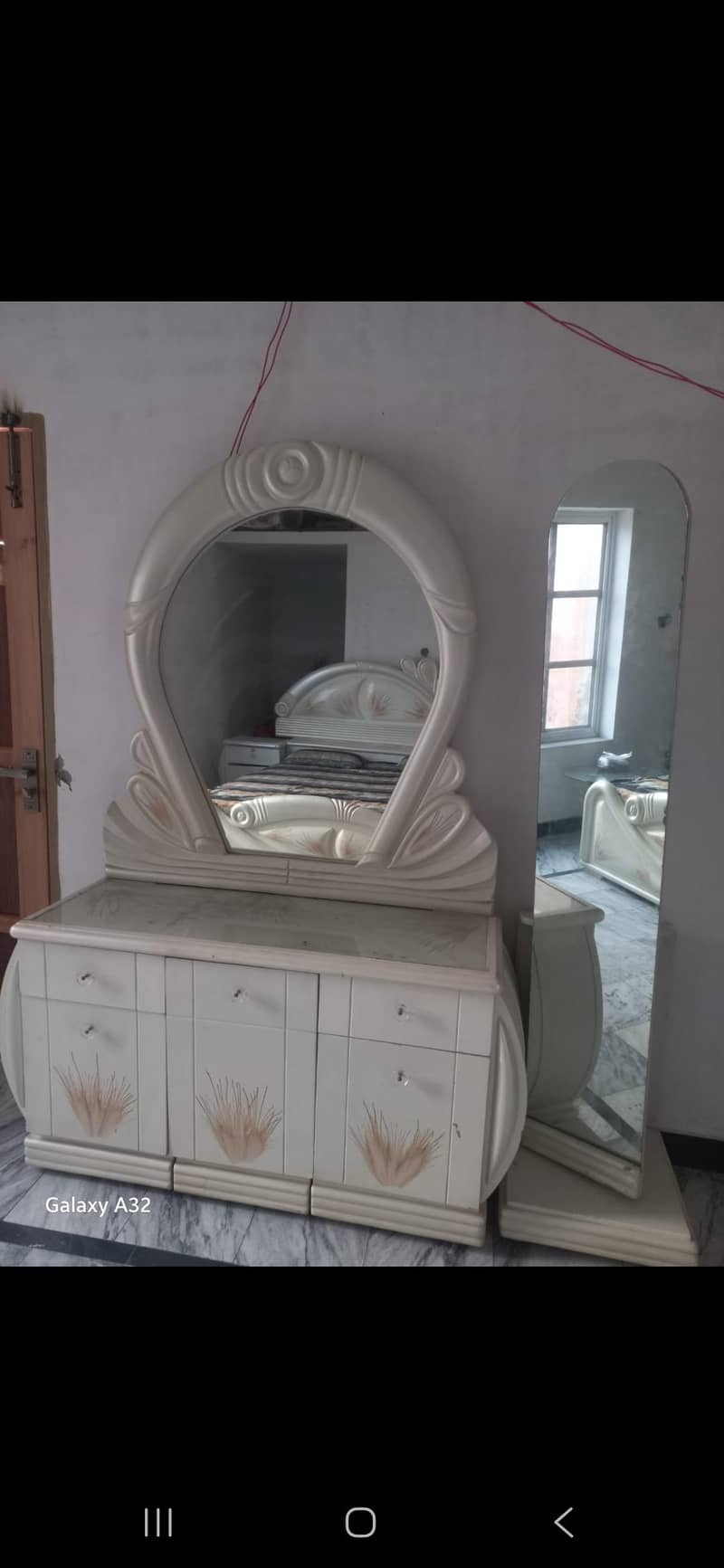 Behtreen bed And dressing table 5