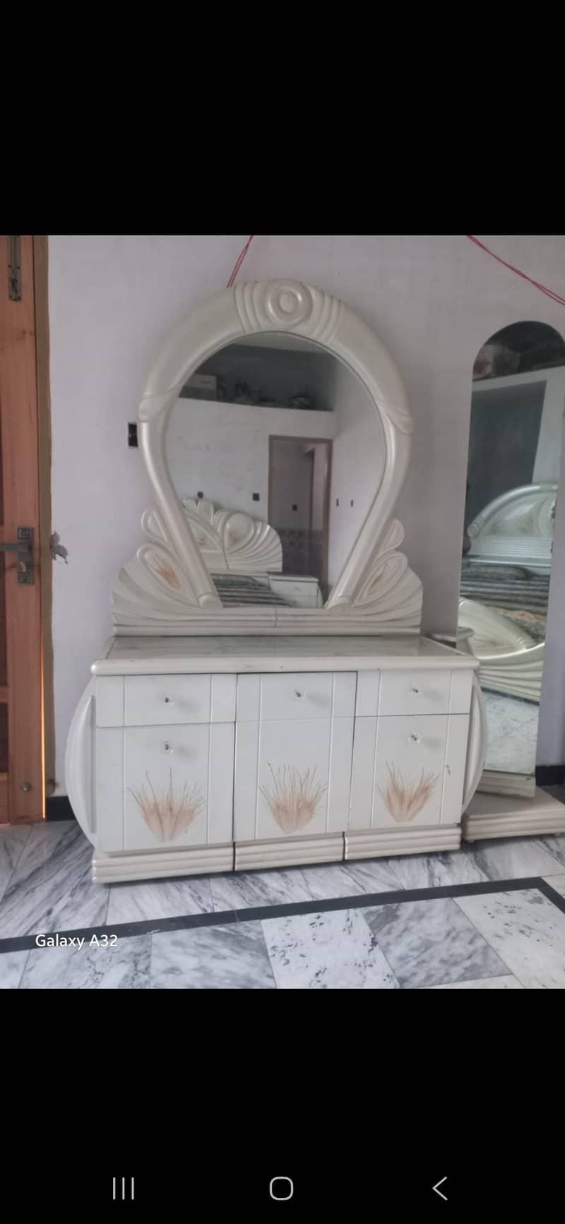 Behtreen bed And dressing table 6