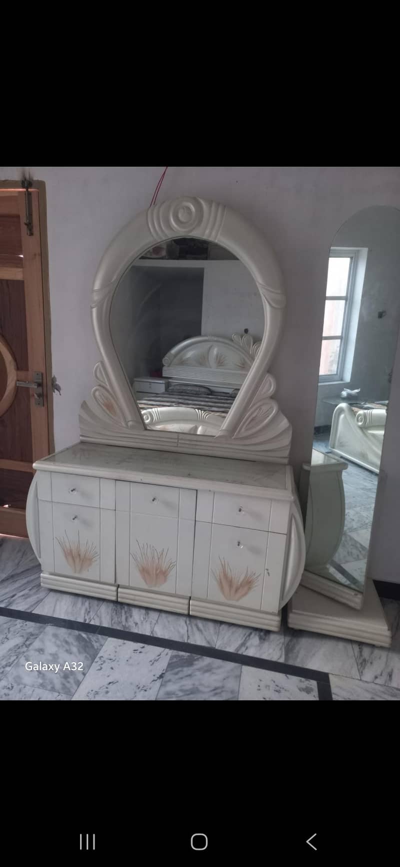 Behtreen bed And dressing table 7