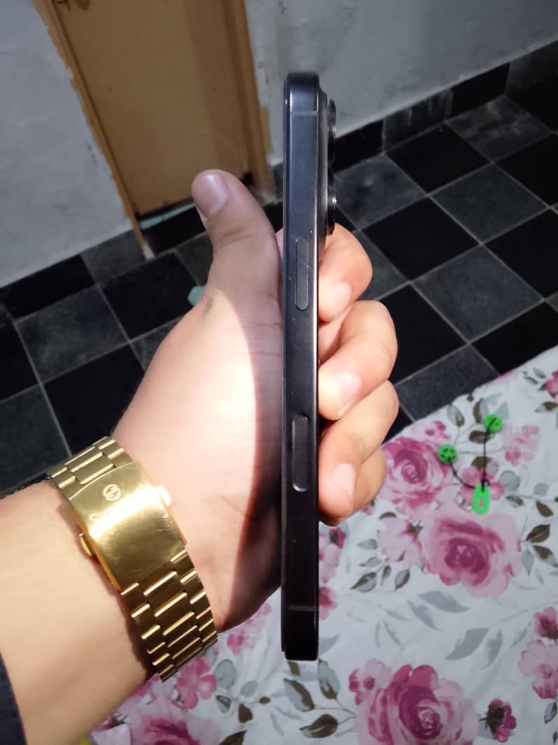 Iphone 16 pro 3