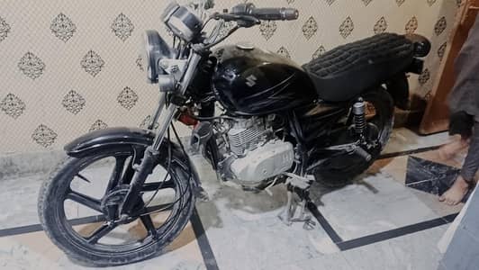 2011 model with good condition and also installed with black alloys